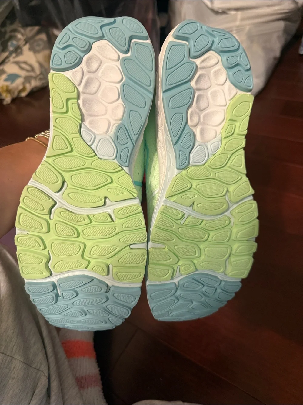 New Balance Women's Pale Green Athletic Sneakers NWOT